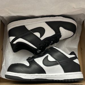 Nike dunk low black and white (TD) Sz 8C